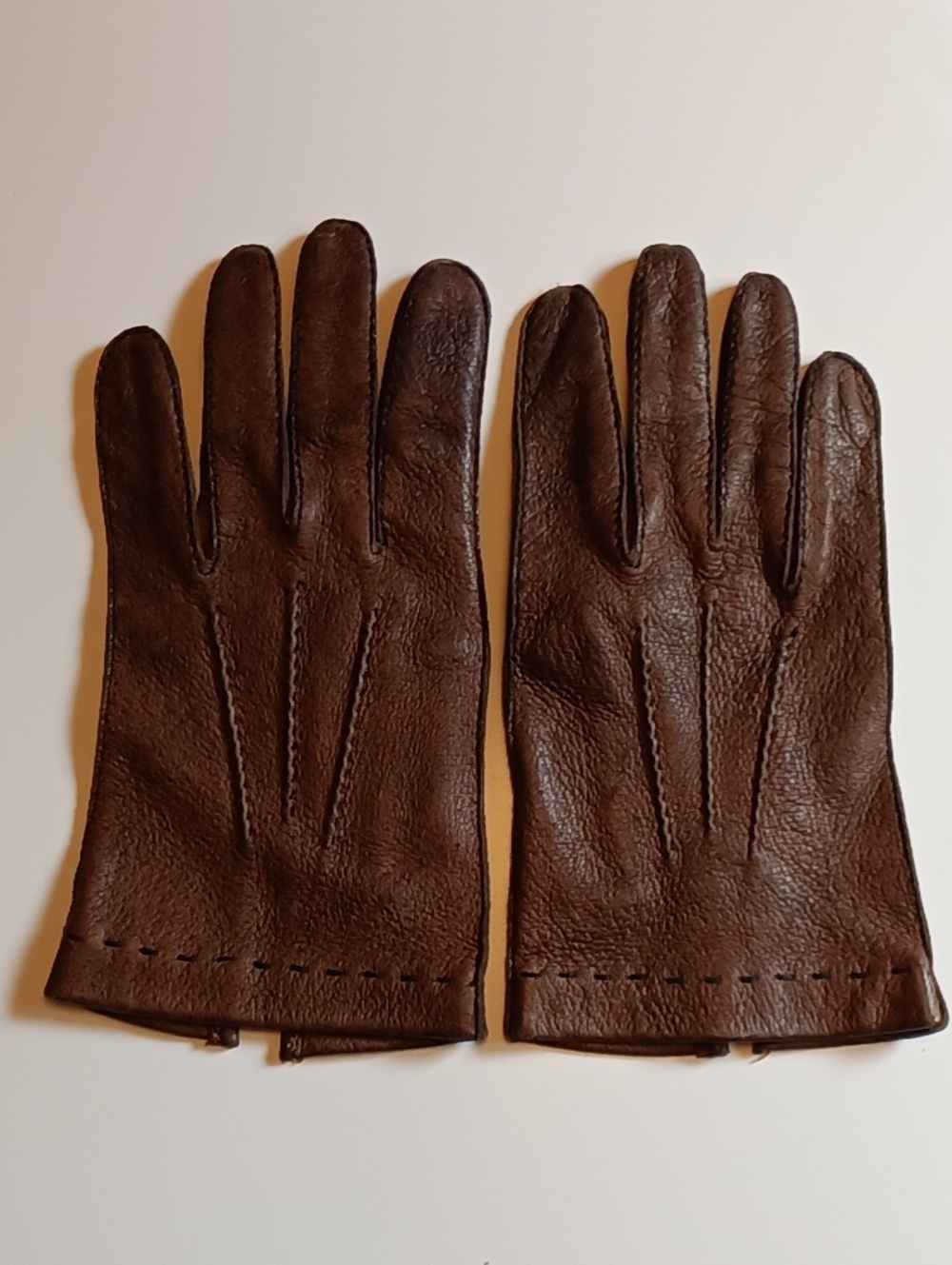 Women's Vintage Romanian Classic Brown Pigskin Leather Gloves